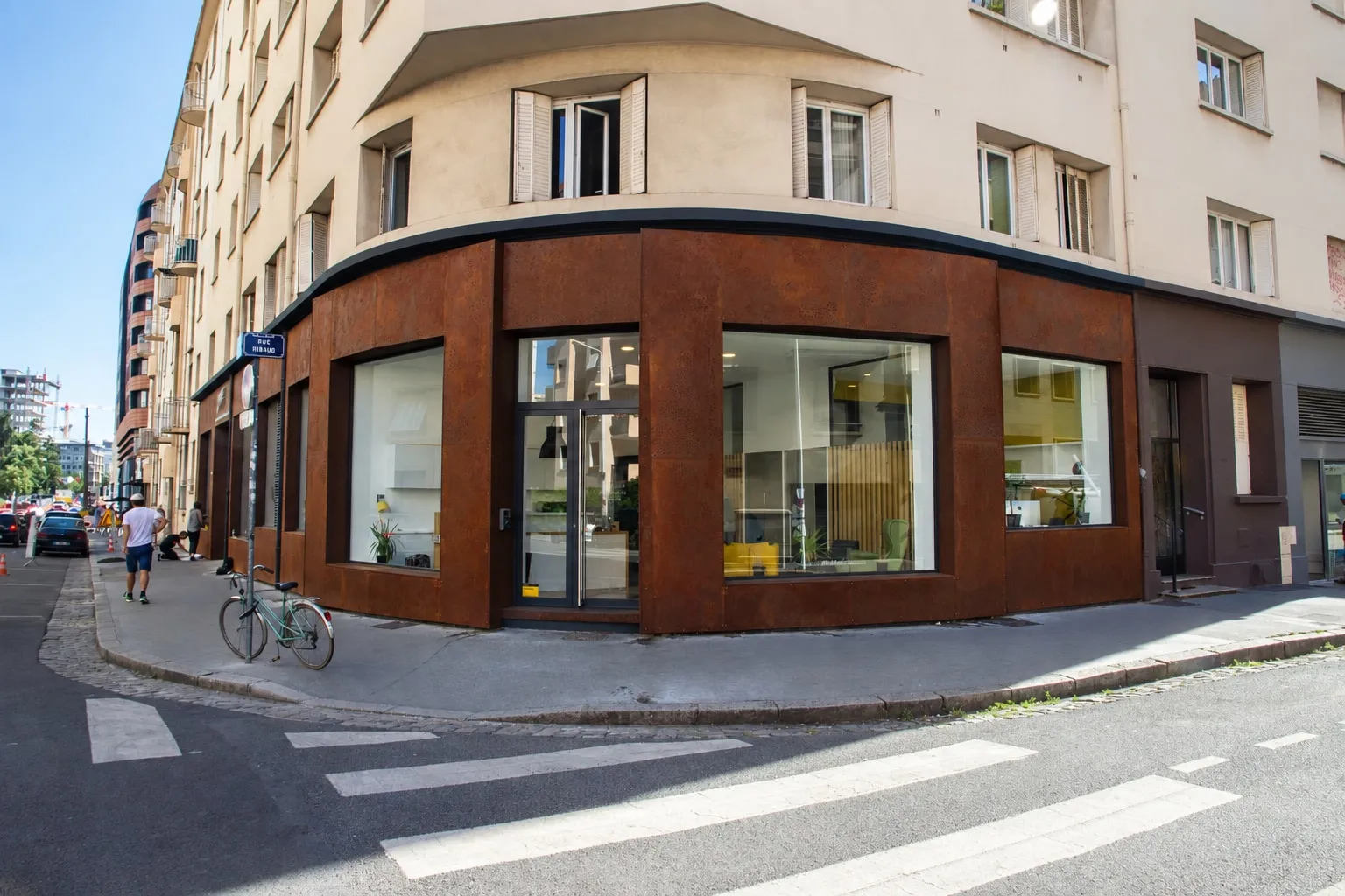 Façade d'angle, 26 rue Maurice Flandin